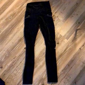 Black lulu lemon leggings